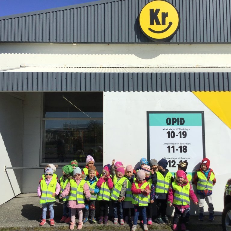 Fyrir utan Kr búðina