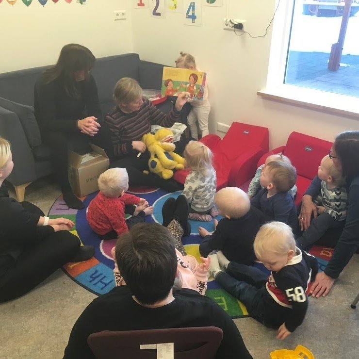 Petra og Jenný frá tannlæknastofunni kíktu í heimsókn