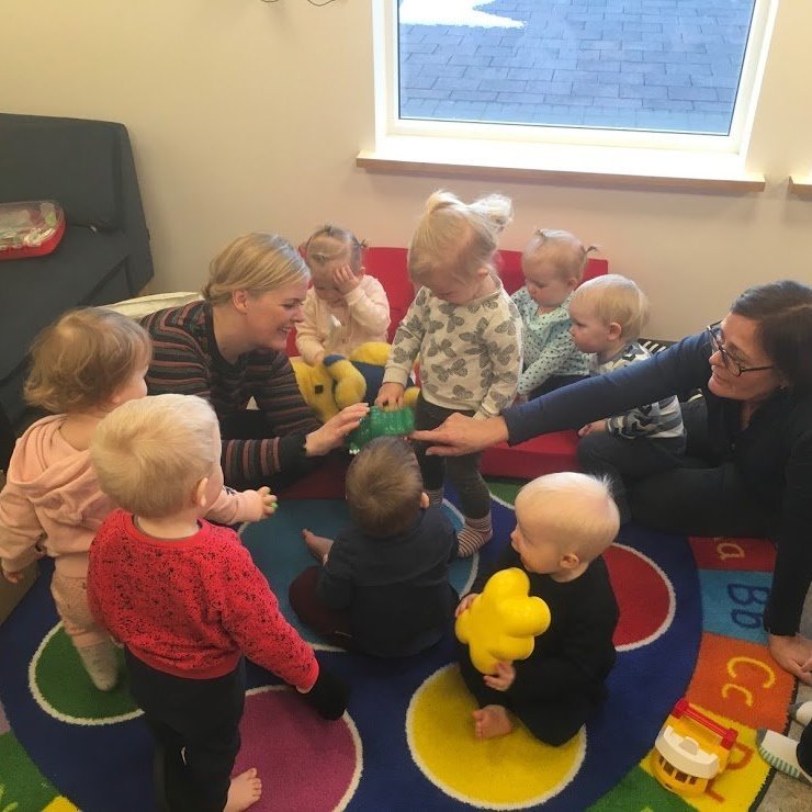 Petra og Jenný frá tannlæknastofunni kíktu í heimsókn