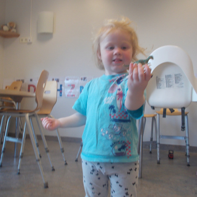 Saga Margrét að sýna okkur risaeðlu