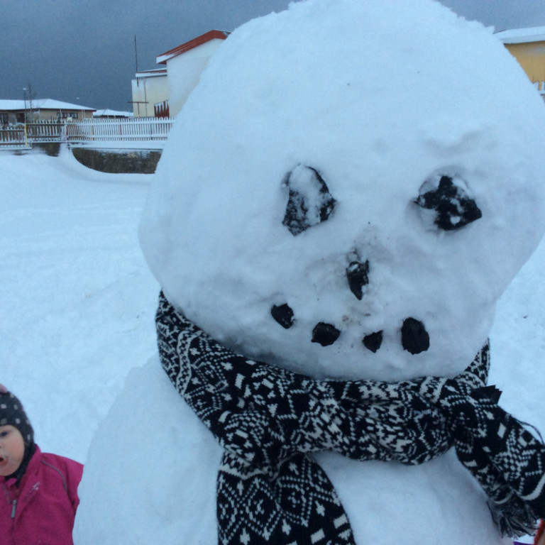 Snjókarlagerð í útiveru