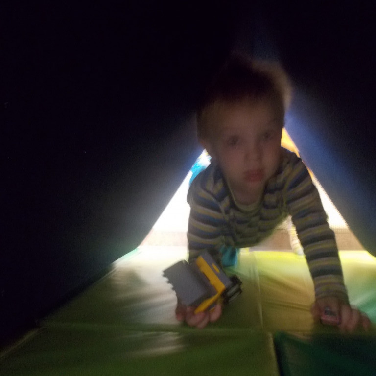 Wiktor prófar göngin