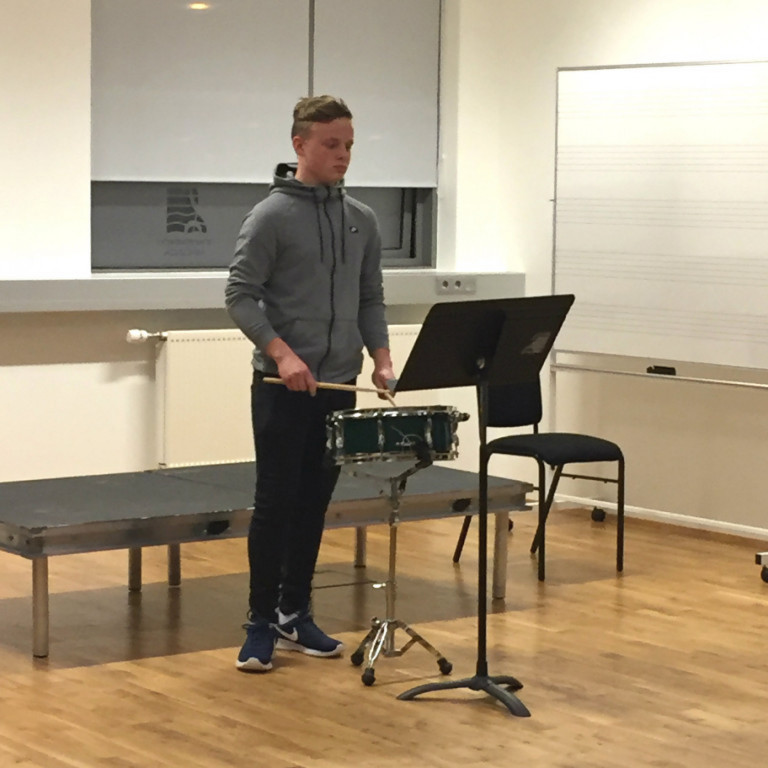 throstur-aegir-a-trommu