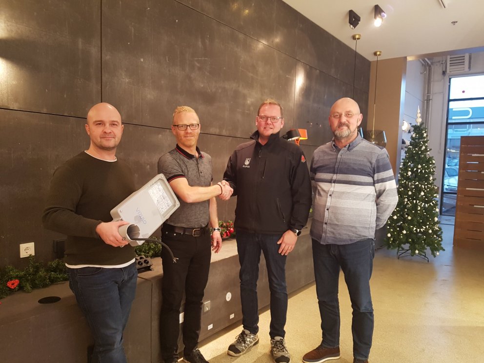 Á myndinni frá vinstri eru: Bjarnþór Harðarson sölumaður lýsingabúnaðar, Skarphéðinn Smith framkvæmd…