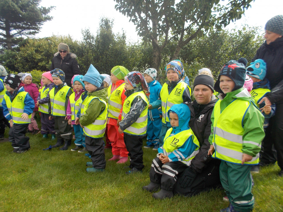 Sungið við opnun ljósmyndasýnigar