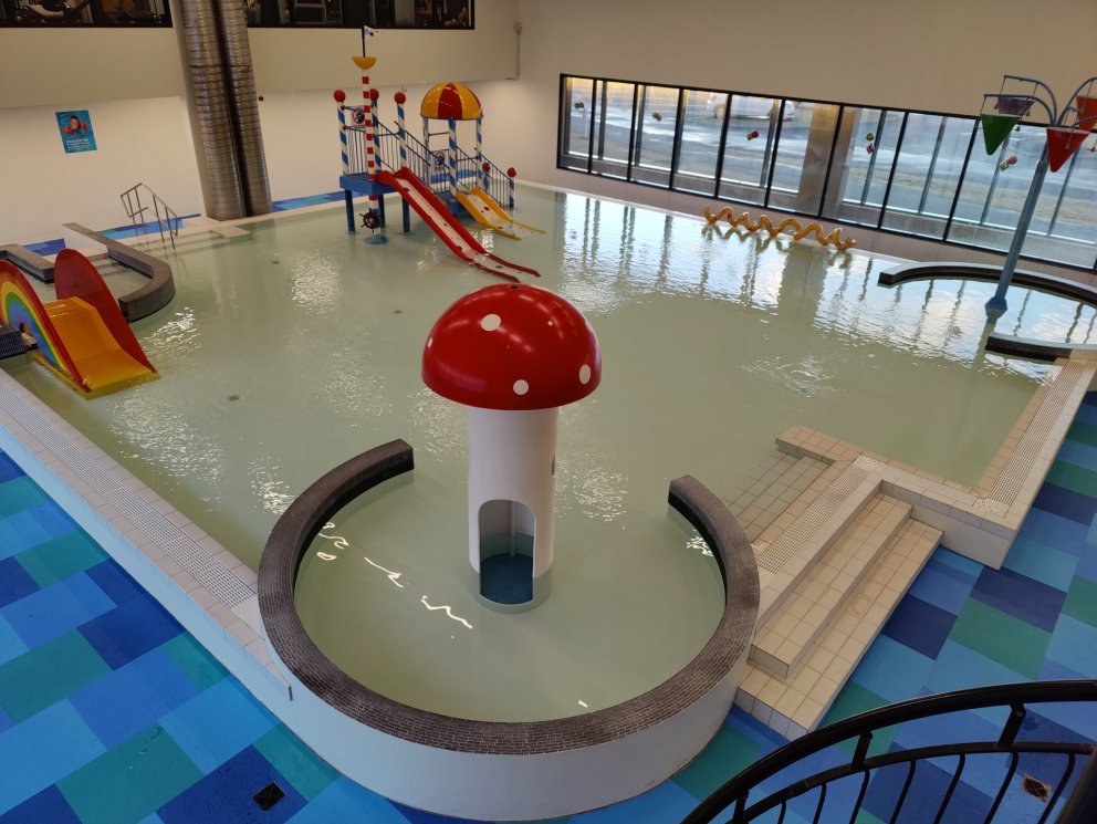 Sundlaugin - innilaugin opnar