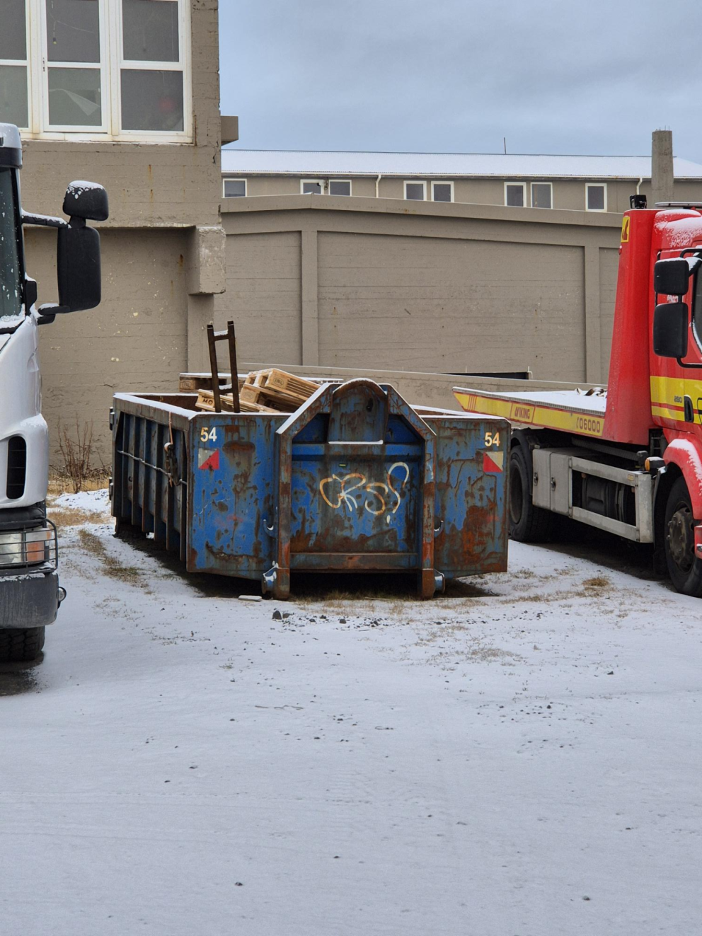 Eigendur hluta beðnir um að fjarlægja þá innan 7 daga