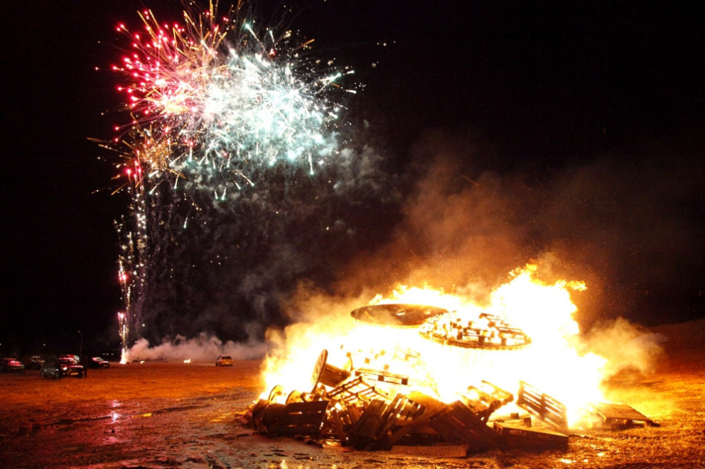 Þrettándabrenna í Þorlákshöfn.
