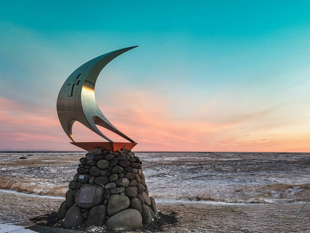 #Þorlákshöfn frá sólarupprás til sólseturs, opnun sýningar í Galleríinu undir stiganum.