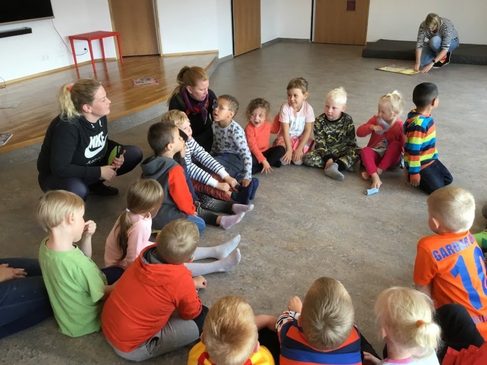 Tröllaheimar og Hulduheimar hittast í salnum (2013 árgangur )