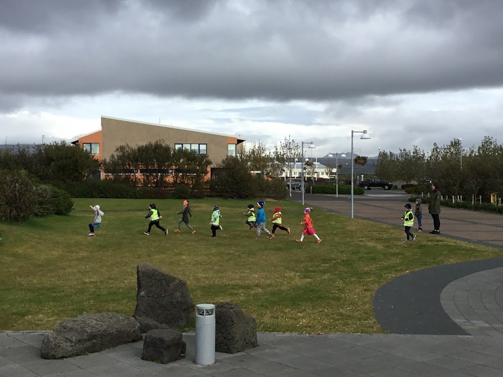 Hulduheimar og Tröllaheimar hitta nemendur úr 1.bekk