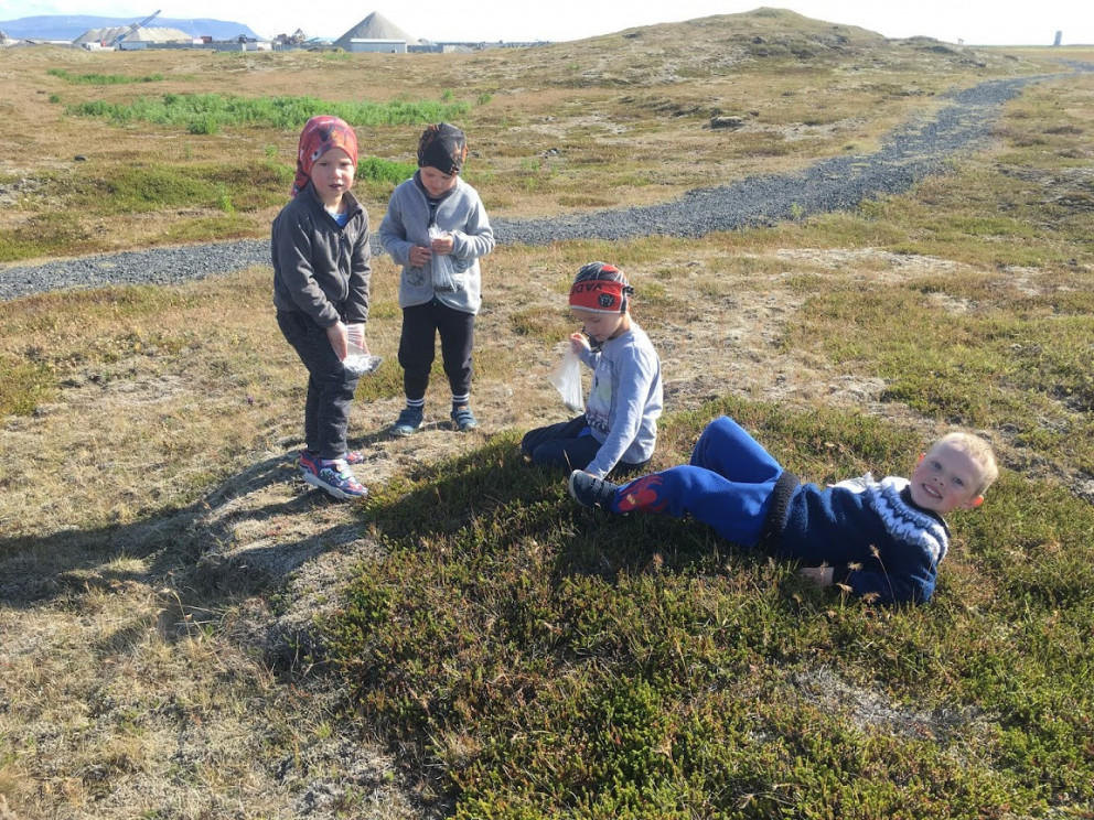 Fórum í berjamó við kirkjuna