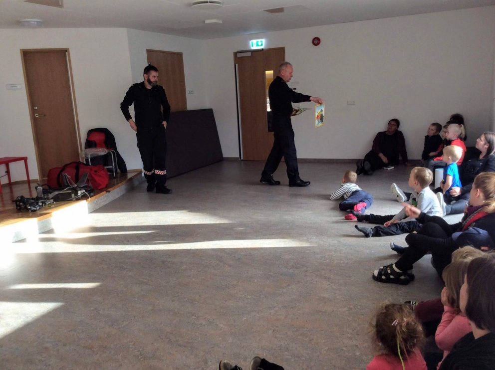 Brunavarnir Árnessýslu heimsækja elstu börnin