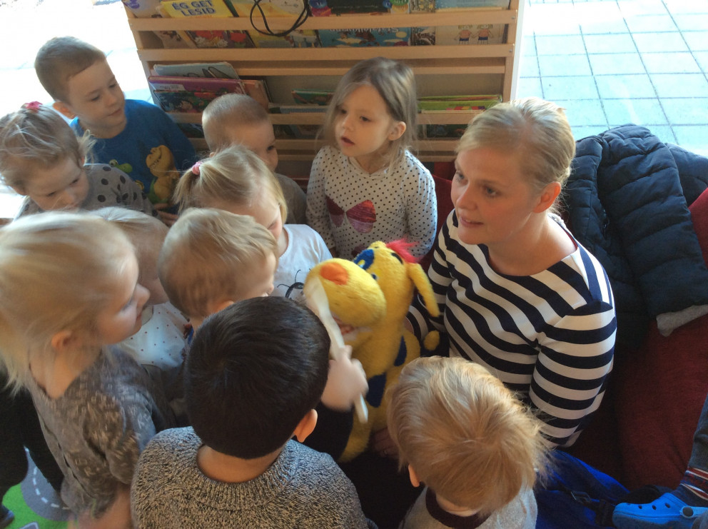 Petra tannlæknir og Jenný í heimsókn