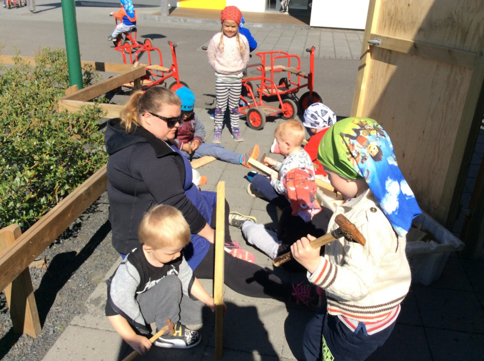 Tröllaheimar - Smíðað úti