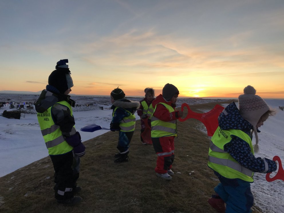 Álfaheimar - rauði hópur úti að renna