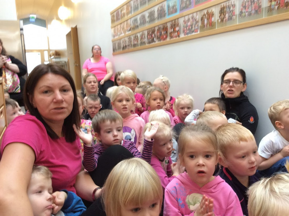 Tröllaheimar - Bleik söngstund