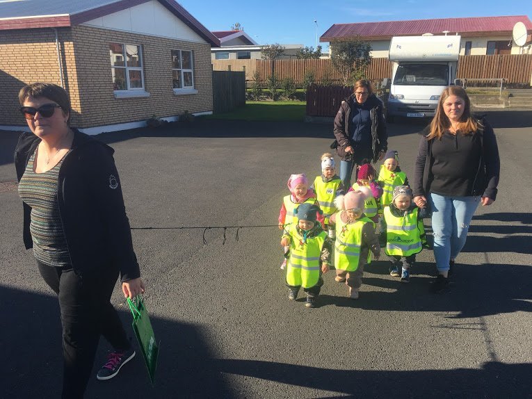 Ásheimar - Íþróttir í salnum og gönguferð