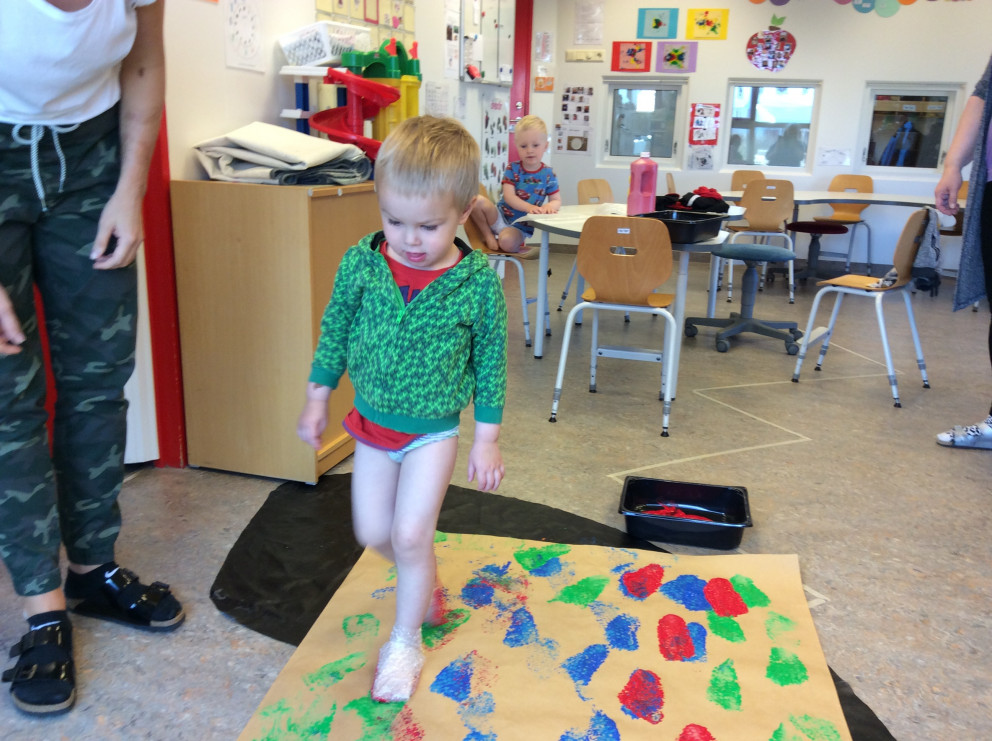 Áflaheimar - Málað með fótunum