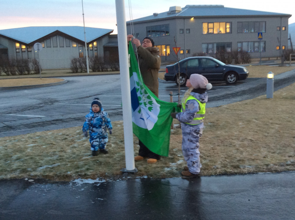 Álfaheimar - Grænfáni afhentur/kakó og piparkökur
