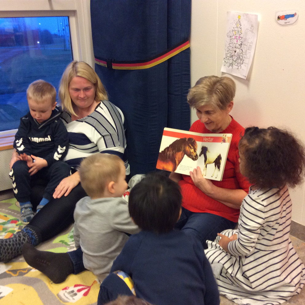 Álfaheimar - Ása kom að lesa