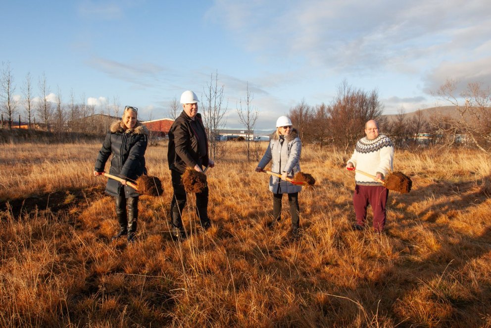 Skóflustunga og undirritun samnings vegna íbúðakjarna Nauthaga 2