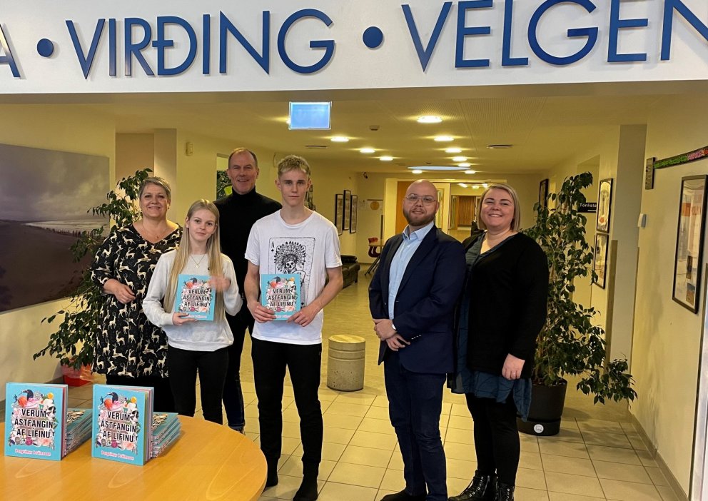 Bókagjöf til allra nemenda í 8. - 10. bekk