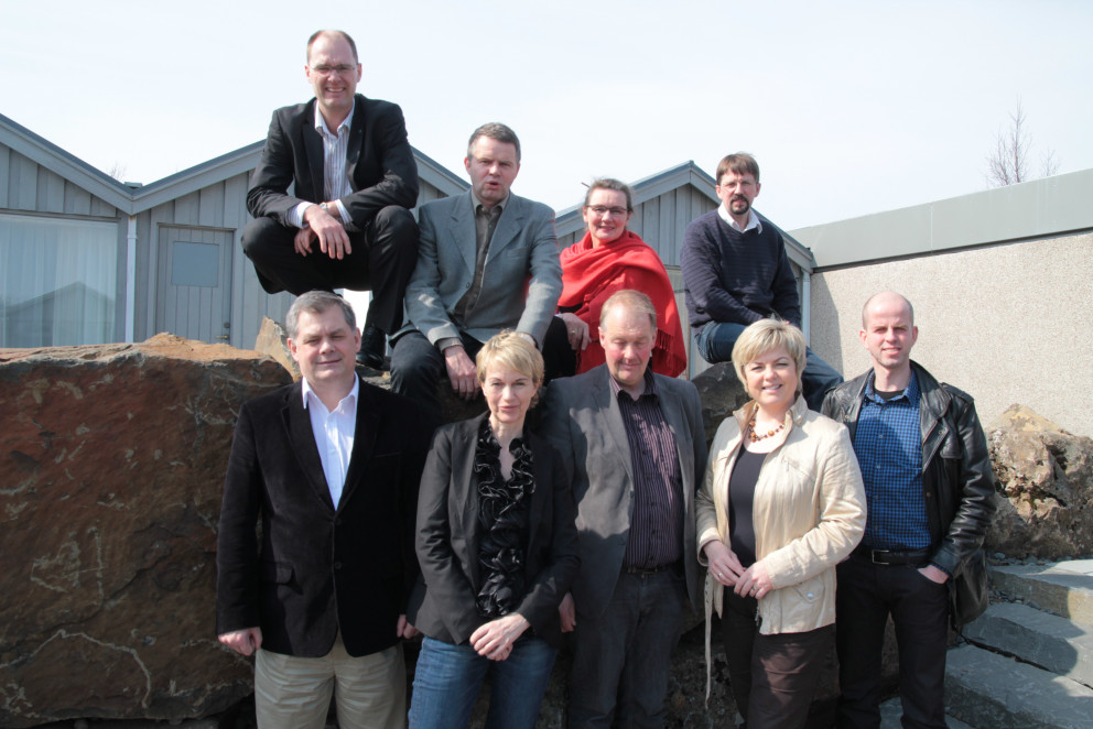 Undirskrift-Sveitarf.-2.5.2011-008