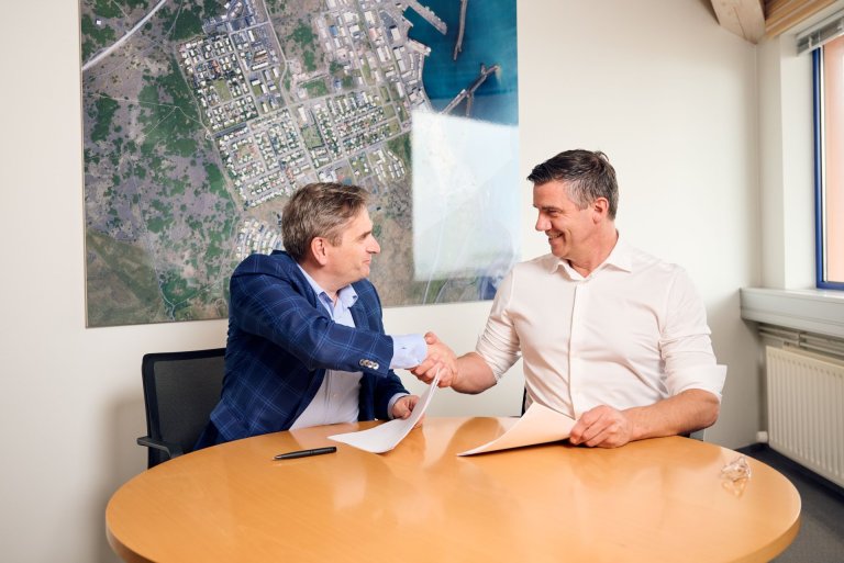 Stefán H. Stefánsson forstjóri Torcargo og bæjarstjóri Ölfuss Elliði Vignisson.