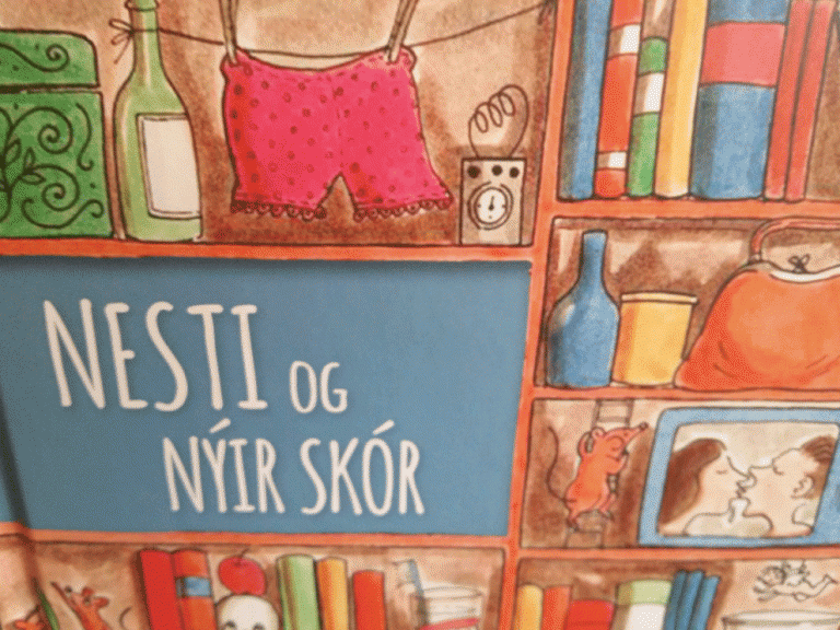 Bók gefin á bókasafnadaginn