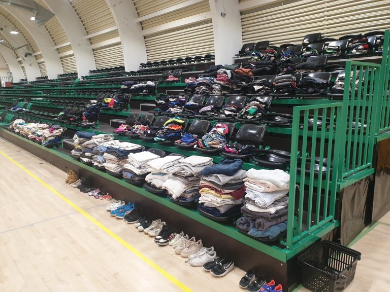 Fatnaður, handklæði, skór og margt fleira bíða eftir eigendum sínum