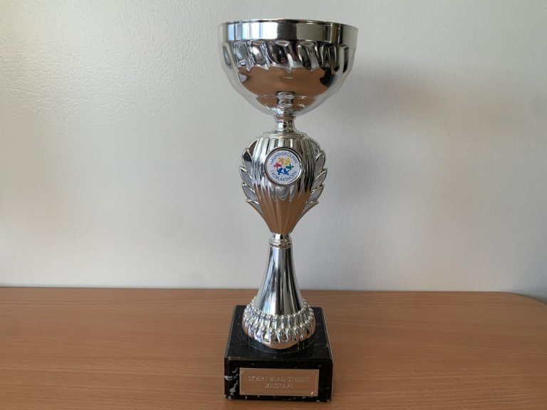 Spennandi keppni í skæri-blað-steinn