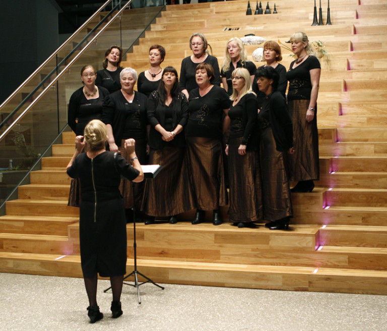 Kyrjukórinn söng nokkur lög við opnun sýningar