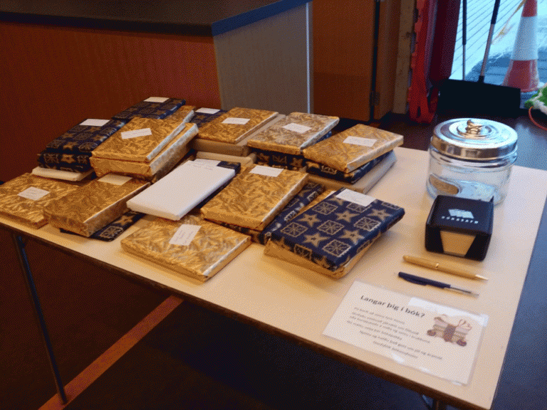 Bókapakkar í íþróttahúsinu