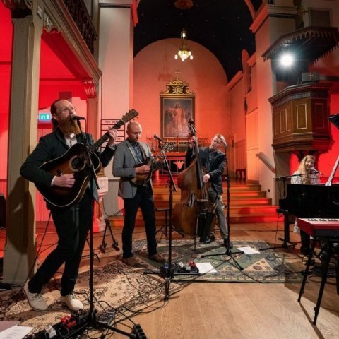 Tónleikum með Brek FRESTAÐ!