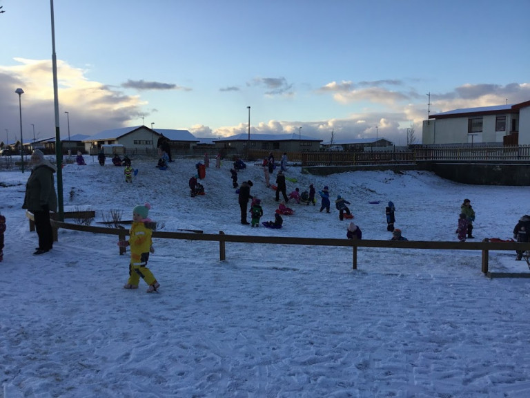 Tröllaheimar - út að leika í snjónum nóv 2017