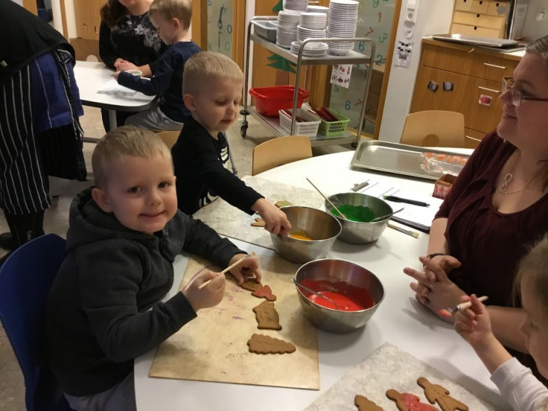 Tröllaheimar - mála piparkökur