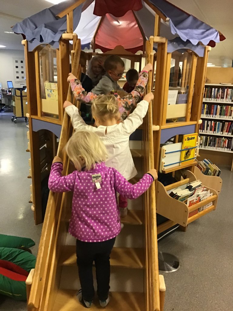 Álfaheimar - heimsókn í bókasafnið, október 2019