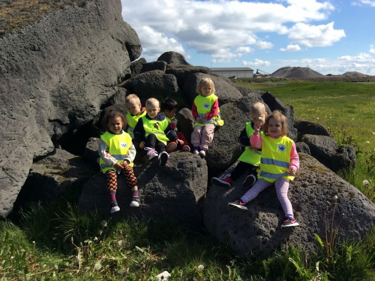 Gönguferð að steininum Lat