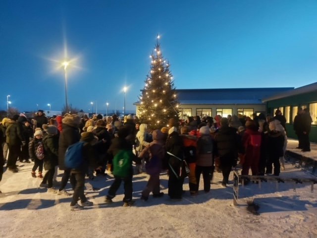 Jólaljósin tendruð